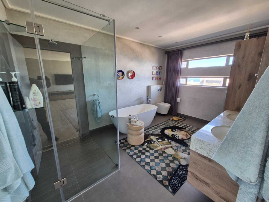 3 Bedroom Property for Sale in Pienaarstrand Western Cape